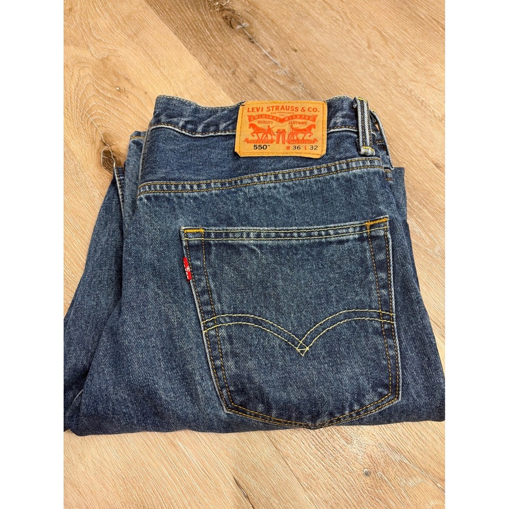 Levi's 550 Relaxed Fit Jeans Mens 36x32 Medium Wash Blue Denim 00550-4891